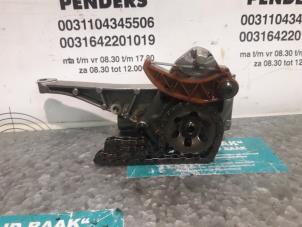 Used Oil pump Mercedes S (W221) 3.5 S-350 24V Price on request offered by "Altijd Raak" Penders