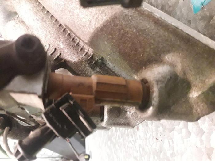 Fuel injector nozzle from a Volvo XC70 (SZ) XC70 2.4 T 20V 2001
