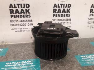 Used Heating and ventilation fan motor Mercedes ML II (164/4JG) 3.5 350 4-Matic V6 24V Price on request offered by "Altijd Raak" Penders