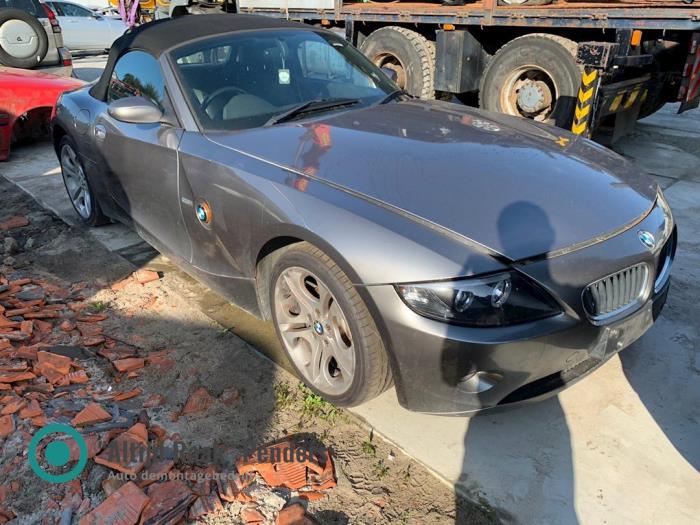 Używane Reflektor lewy BMW Z4 Roadster (E85) 2.5 24V Cena na żądanie oferowane przez "Altijd Raak" Penders