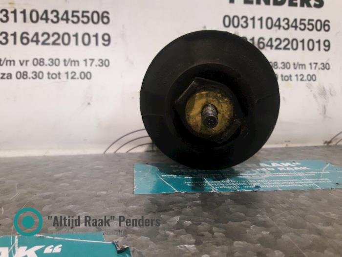 Engine mount from a Audi A6 (C5) 1.9 TDI 130 2005