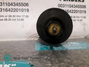 Engine mount from a Audi A6 (C5) 1.9 TDI 130 2005