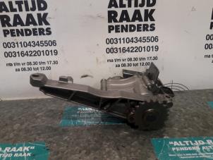 Used Oil pump Mercedes S (W221) 3.0 S-320 CDI 24V Price on request offered by "Altijd Raak" Penders