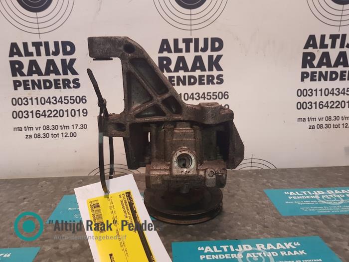 Usagé Pompe de direction Volkswagen Transporter/Caravelle T4 2.5 TDI Prix sur demande proposé par "Altijd Raak" Penders