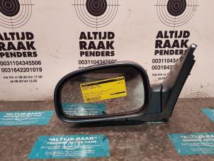Used Wing mirror, left Hyundai Santa Fe I 2.7 V6 24V 4x2 Price on request offered by "Altijd Raak" Penders