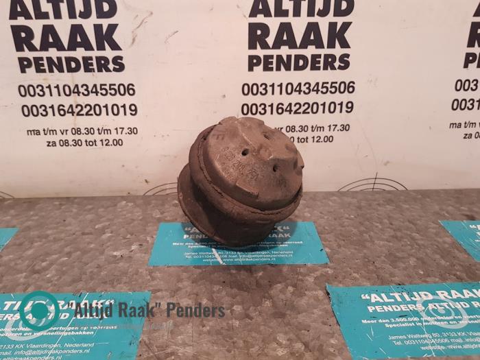 Used Engine mount Mercedes S (W220) 5.4 S-55 AMG V8 24V Price on request offered by "Altijd Raak" Penders