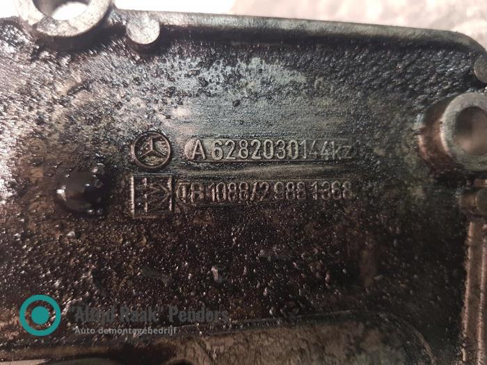 Abdeckblech Motor van een Mercedes-Benz S (W220) 4.0 S-400 CDI V8 32V 2003