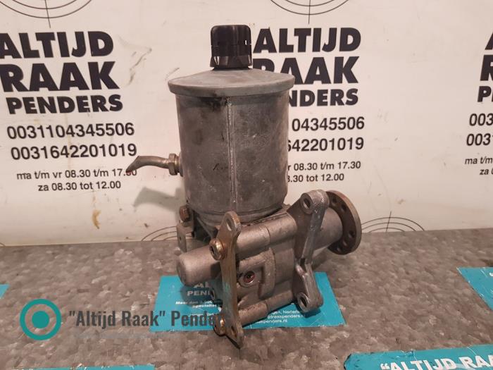 Used Power steering pump Mercedes E diesel (W124) 2.5 250 D Price on request offered by "Altijd Raak" Penders