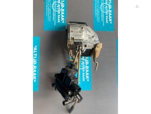 Used Door lock cylinder, left Mercedes E (C124) Price on request offered by "Altijd Raak" Penders