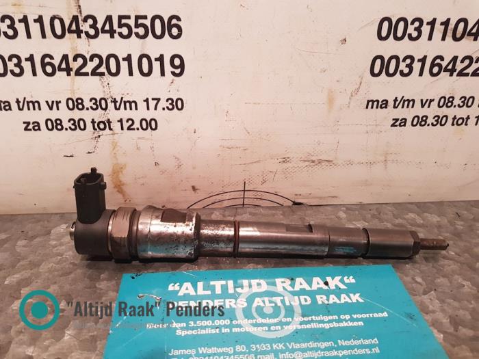 Usagé Injecteurs Hyundai H-1/Starex Travel 2.5 Tci Prix sur demande proposé par "Altijd Raak" Penders