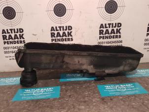 Used Rocker cover Hyundai H-1/Starex Travel 2.5 Tci Price on request offered by "Altijd Raak" Penders