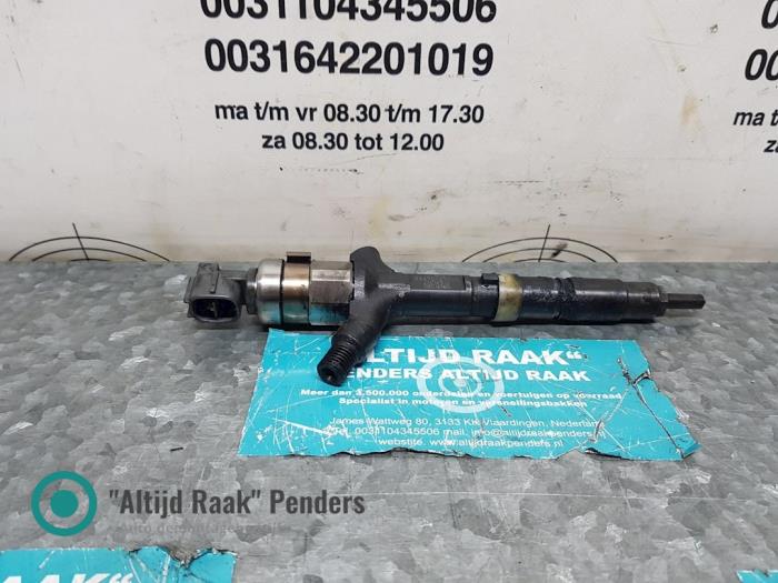 Usagé Injecteurs Toyota Avensis (T22) 2.0 D-4D 16V Prix sur demande proposé par "Altijd Raak" Penders