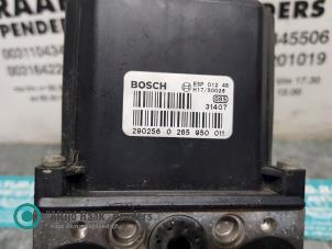 ABS-pump från en Audi A4 Avant (B6) 2.5 TDI 24V 2004