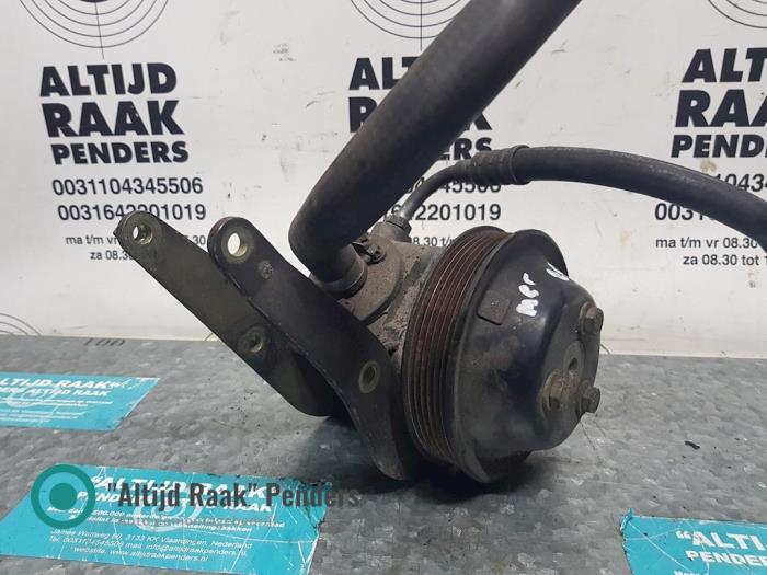 Used Power steering pump Mercedes L serie 4t (309/611) 410D Price on request offered by "Altijd Raak" Penders