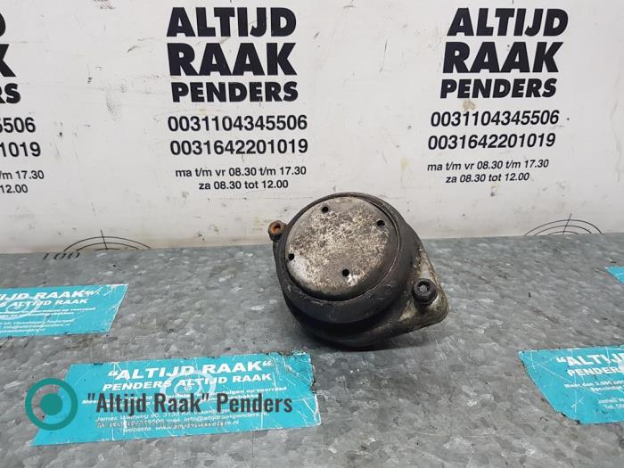 Used Engine mount BMW 7 serie (E38) 740i/iL 4.4 V8 32V Price on request offered by "Altijd Raak" Penders