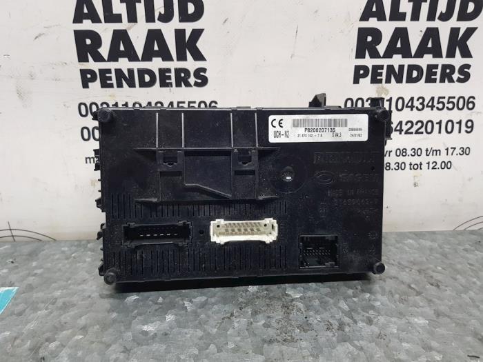 Comfort Module from a Renault Clio II (BB/CB) 1.6 16V 2001