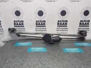 Used Wiper motor + mechanism Chrysler 300 C 3.0 CRD V6 24V Price on request offered by "Altijd Raak" Penders