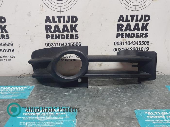 Używane Element zderzaka prawy przód Audi S4 (B7) S4 4.2 V8 40V Cena na żądanie oferowane przez "Altijd Raak" Penders