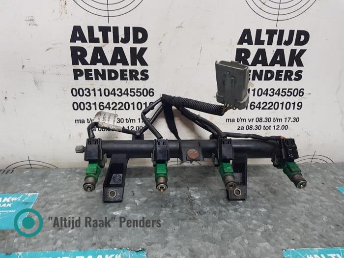 Citroen Xsara Picasso Fuel injector nozzles stock