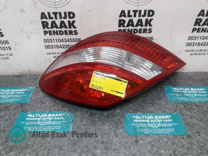 Usados Luz trasera derecha Mercedes SLK (R171) 1.8 200 K 16V Precio de solicitud ofrecido por "Altijd Raak" Penders