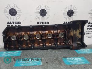 Ventildeckel van een BMW 5 serie (E60) M5 V-10 40V LHD 2005
