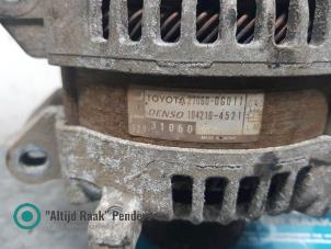 Dynamo van een Toyota Avensis Wagon (T25/B1E) 2.0 16V D-4D 2007