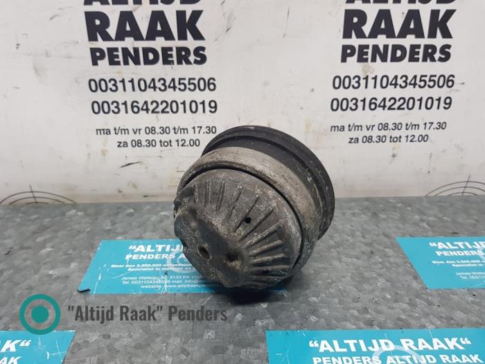 Used Engine mount Mercedes S (W220) 5.0 S-500 V8 24V Price on request offered by "Altijd Raak" Penders