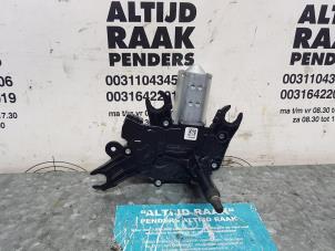 Used Rear wiper motor Renault Clio IV Societe 0.9 Energy TCE 12V Price on request offered by "Altijd Raak" Penders