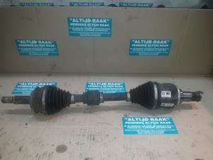 Used Front drive shaft, left Toyota Auris (E18) 1.8 16V Hybrid Price on request offered by "Altijd Raak" Penders