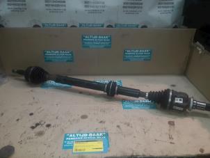 Used Front drive shaft, right Toyota Auris (E18) 1.8 16V Hybrid Price on request offered by "Altijd Raak" Penders