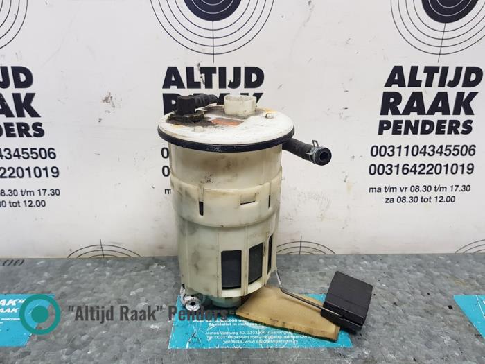 Used Petrol pump Lexus IS (E2) 200 2.0 24V Price on request offered by "Altijd Raak" Penders