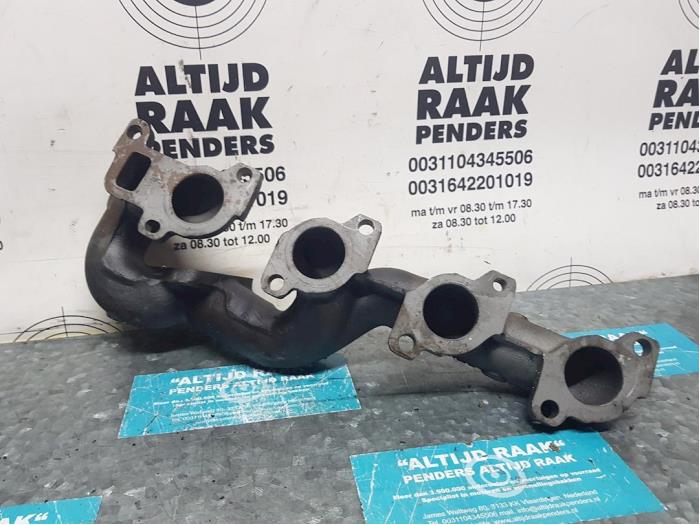 Exhaust manifold from a Mercedes-Benz ML I (163) 400 4.0 CDI V8 32V 2004
