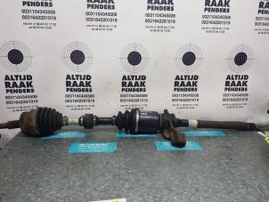 Used Front drive shaft, right Hyundai Santa Fe II (CM) 2.2 CRDi 16V 4x4 Price on request offered by "Altijd Raak" Penders
