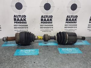 Used Front drive shaft, left Hyundai Santa Fe II (CM) 2.2 CRDi 16V 4x4 Price on request offered by "Altijd Raak" Penders