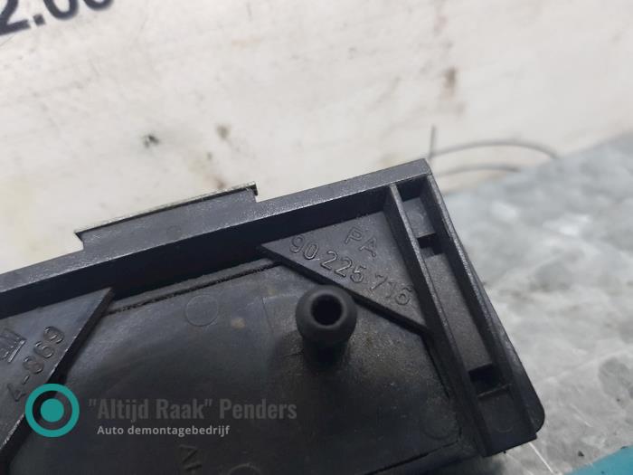 Map Sensor (Einlasskrümmer) van een Opel Astra G (F08/48) 1.6 16V 1998