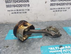 Used Connecting rod Smart Fortwo Coupé (451.3) 1.0 45 KW Price on request offered by "Altijd Raak" Penders