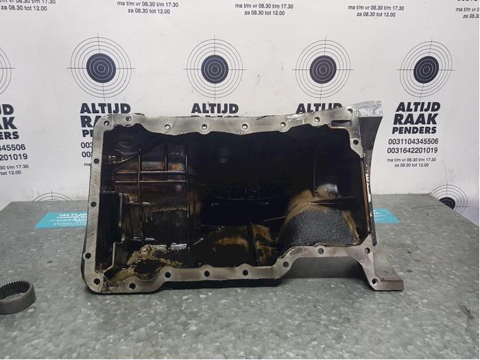 Sump from a Mercedes-Benz B (W245,242) 2.0 B-200 16V Turbo 2007