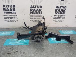 Used Oil pump Mercedes B (W245,242) 2.0 B-200 16V Turbo Price on request offered by "Altijd Raak" Penders