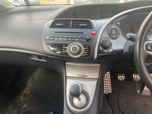 Used Radio CD player Honda Civic (FK/FN) 1.8i VTEC 16V Price on request offered by "Altijd Raak" Penders