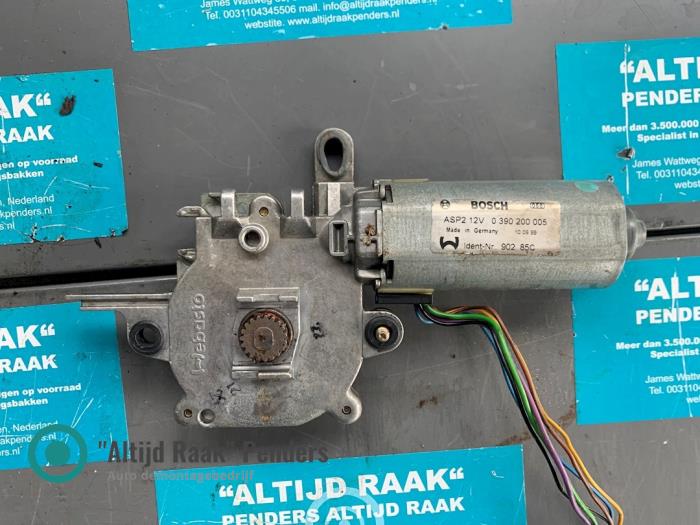 Używane Silnik szyberdachu Mercedes S (W220) 5.0 S-500 V8 24V Cena na żądanie oferowane przez "Altijd Raak" Penders