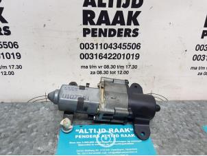 Used Sliding door motor, right Chrysler Voyager/Grand Voyager (RG) 3.3 V6 AWD Grand Voyager Price on request offered by "Altijd Raak" Penders