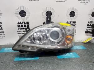 Used Headlight, left Mercedes Viano (639) 3.0 CDI V6 24V Euro 5 Price on request offered by "Altijd Raak" Penders