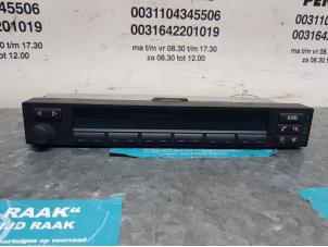 Usados Panel de control de radio BMW 7 serie (E38) 740i/iL 4.4 V8 32V Precio de solicitud ofrecido por "Altijd Raak" Penders