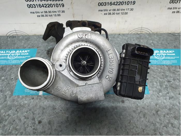 Turbo from a Mercedes-Benz CLS (C219) 320 CDI 24V 2008