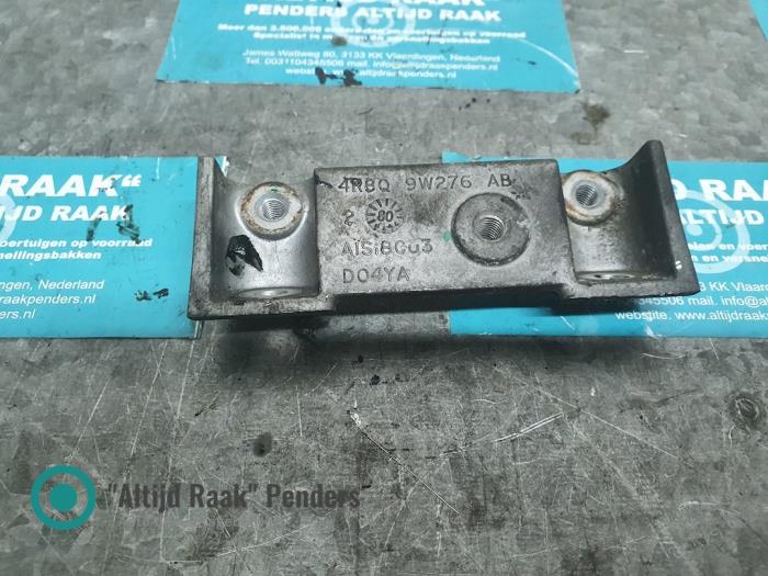 Used Engine mount Ford Mondeo III 2.0 TDCi 130 16V Price on request offered by "Altijd Raak" Penders
