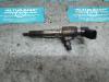 Injector (diesel) from a Volvo V40 (MV) 1.6 D2 2013