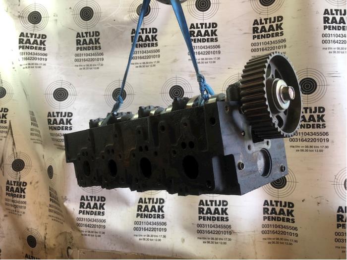 Cylinder head from a Toyota Hilux II 2.4 TD 4x4 2001