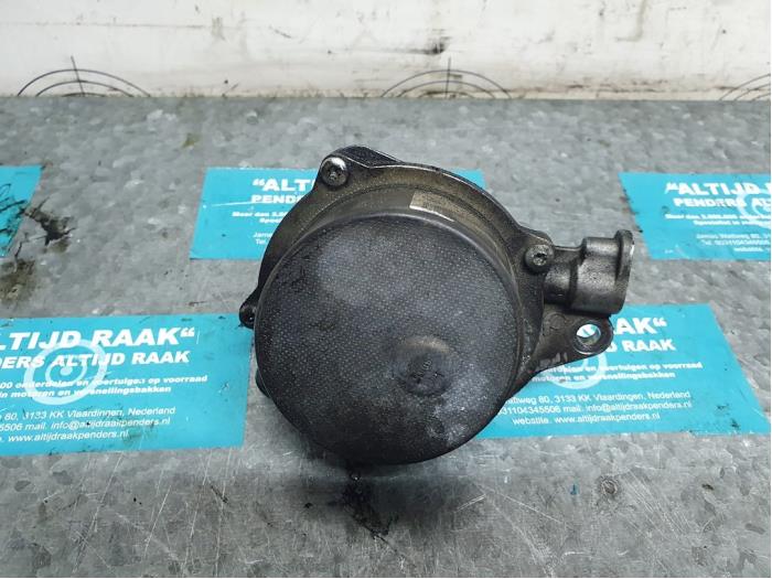 Vacuum pump (diesel) from a BMW 3 serie Touring (E91) 330d 24V 2006