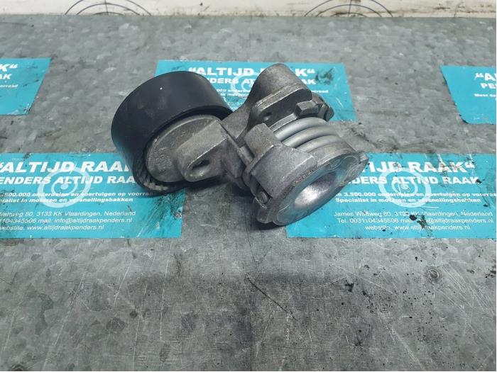 Drive belt tensioner from a BMW 5 serie Touring (F11) 535i 24V TwinPower Turbo 2011