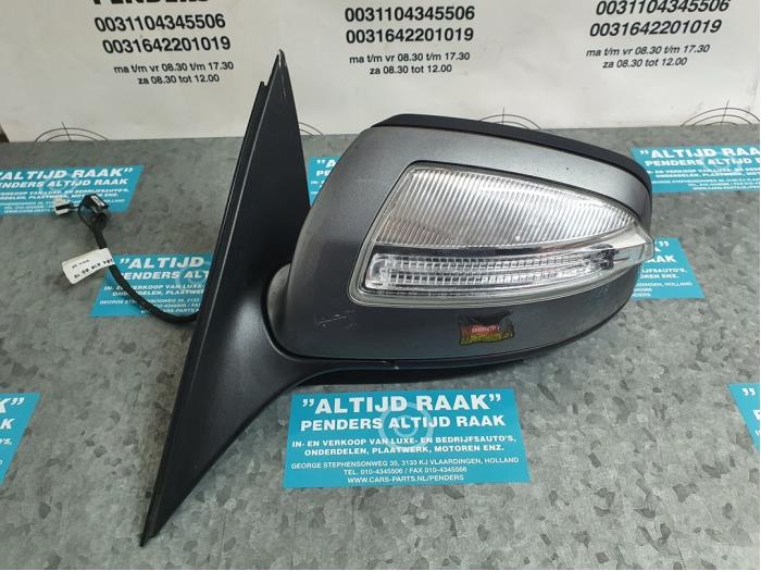 Wing mirror, left from a Mercedes-Benz C Estate (S204) 2.2 C-200 CDI 16V . 2008